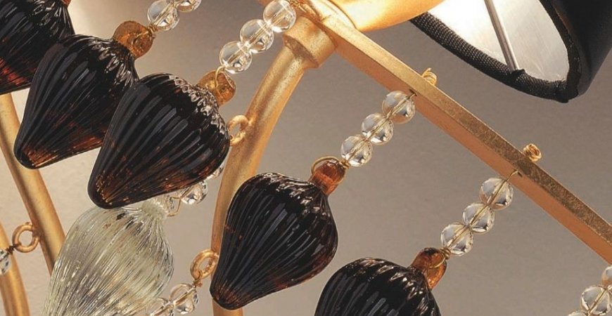 PASIÓN POR LOS INTERIORES EN NEGRO Y ORO