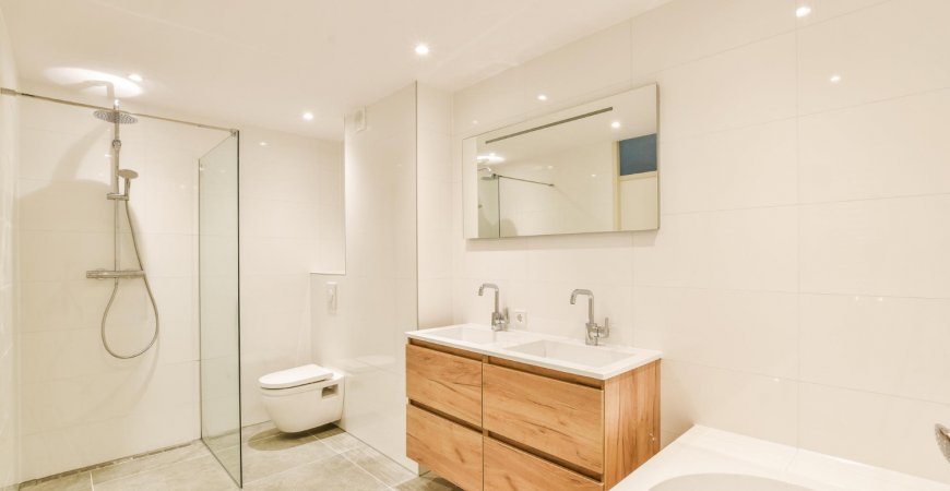 Tendencias en iluminación para baños modernos