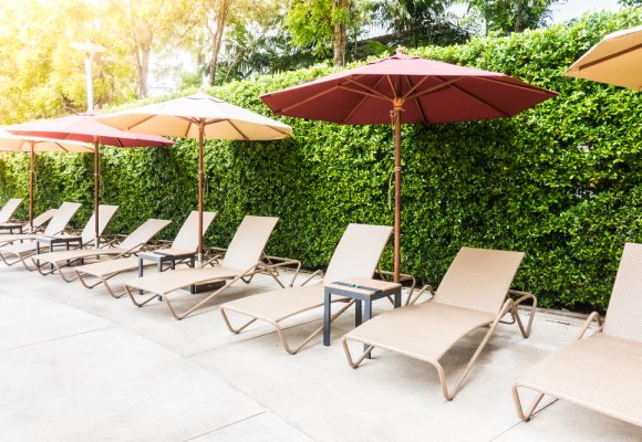 Consejos para elegir los mejores colores para una sombrilla de terraza