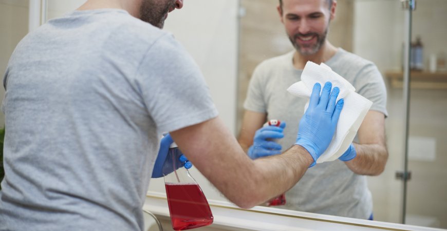 Cómo limpiar un espejo de baño