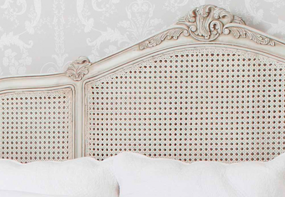 CÓMO CREAR UN DORMITORIO ROMÁNTICO CON CABECEROS DE REJILLA